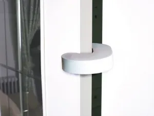 DaliborKrhoun Ochrana proti privretiu prstov biela