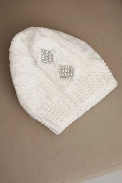 Dámska zimná čiapka s kamienkami Kesi