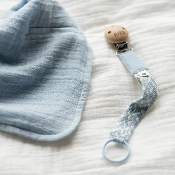 BIBS Paci Braid klip na cumlík - Baby Blue/Ivory