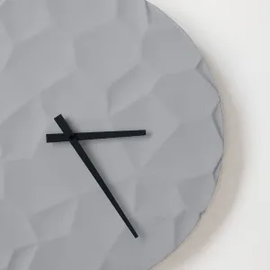 ODLITO ODLIATO Betónové nástenné hodiny Mesačný kráter – šedá – 50 cm – čierne ručičky