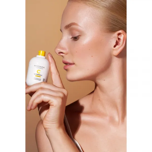 MÁDARA Vitamin C Intense Glow rozjasňujúci koncentrát 30 ml