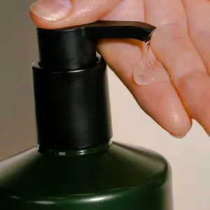MÁDARA Wild Woods osviežujúci sprchový gél na ruky a telo 500 ml