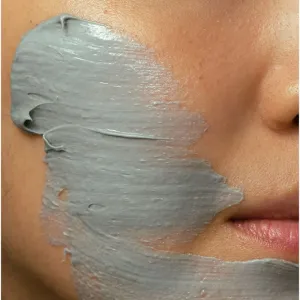 MÁDARA Peel ílová maska s peelingovým efektom 60 ml