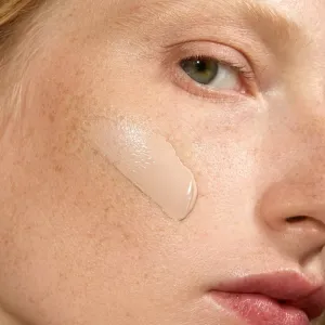MÁDARA Skinonym Semi-Matte Peptide dlhotrvajúci make-up s peptidmi odtieň Ivory 20 30 ml