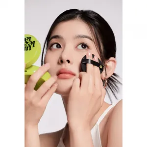 Unleashia Satin Wear Healthy Green Cushion dlhotrvajúci make-up v hubke SPF 30 odtieň 21N Eburnean 15 g