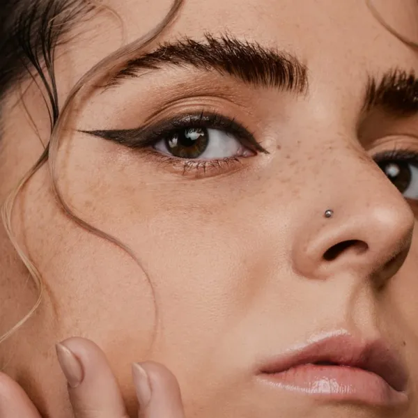 MÁDARA The Eye Pencil ceruzka na oči odtieň #2 Brown 1 g