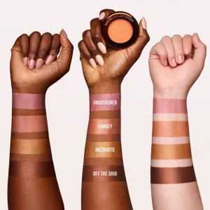 Danessa Myricks Beauty Yummy Skin Blurring Balm Powder Lowlighter krémový rozjasňovač odtieň Unbothered 6 g