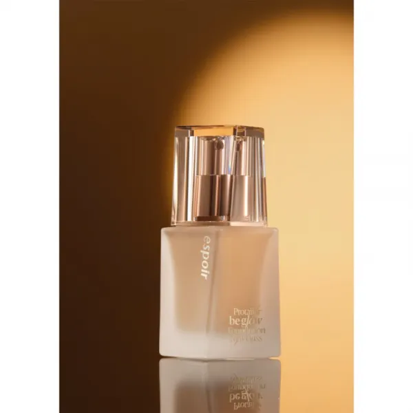 espoir Pro Tailor Foundation Be Glow hydratačný make-up pre rozjasnenie pleti odtieň 20 Vanilla 30 g