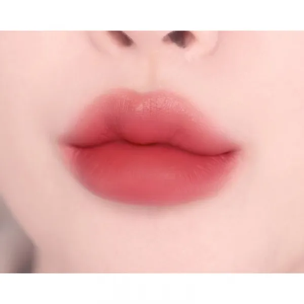 espoir Couture Lip Tint Blur Velvet ľahký tekutý matný rúž odtieň 05 Serenade 5.5 g