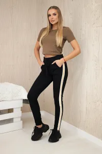 Bavlnené nohavice so zlatým lampasom čierne Farba: Čierna, Veľkosť: 2XL