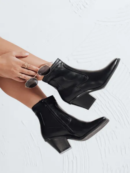Čierne členkové topánky na podpätku