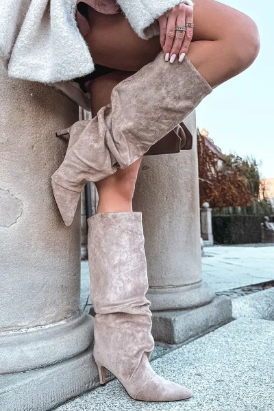 Béžové čižmy na podpätku z eko semišu