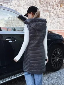 Dámska prešívaná vesta s kapucňou