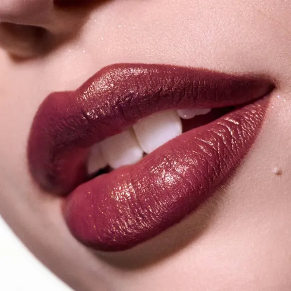 MAC Cosmetics Dazzlelips Crayon trblietavý rúž v ceruzke odtieň Mauve Matter 1.5 g