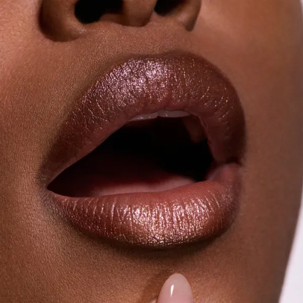 MAC Cosmetics Dazzlelips Crayon trblietavý rúž v ceruzke odtieň Chandelier 1.5 g