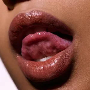 MAC Cosmetics Dazzlelips Crayon trblietavý rúž v ceruzke odtieň Chandelier 1.5 g