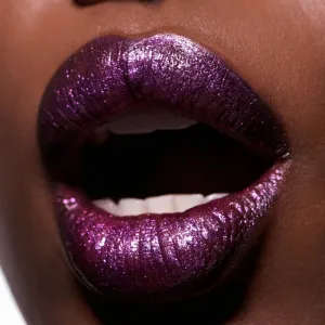 MAC Cosmetics Dazzlelips Crayon trblietavý rúž v ceruzke odtieň Lunar Violet 1.5 g