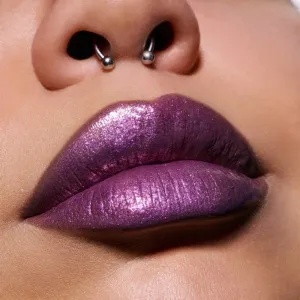 MAC Cosmetics Dazzlelips Crayon trblietavý rúž v ceruzke odtieň Lunar Violet 1.5 g