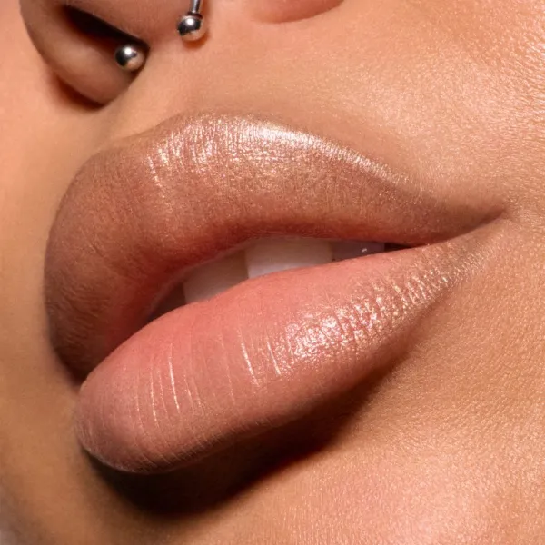 MAC Cosmetics Dazzlelips Crayon trblietavý rúž v ceruzke odtieň Moon Rocket 1.5 g
