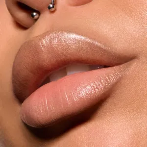 MAC Cosmetics Dazzlelips Crayon trblietavý rúž v ceruzke odtieň Moon Rocket 1.5 g
