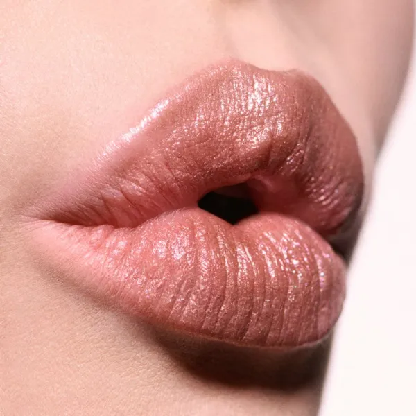 MAC Cosmetics Dazzlelips Crayon trblietavý rúž v ceruzke odtieň Lightning Bug 1.5 g