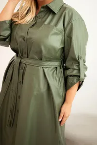 Legínovo Dámske šaty z eko-kože Plus Size s opaskom a golierom hnedé Farba: Béžová, Veľkosť: 2XL/3XL