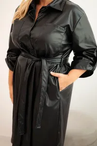 Legínovo Dámske šaty z eko-kože Plus Size s opaskom a golierom hnedé Farba: Béžová, Veľkosť: 2XL/3XL