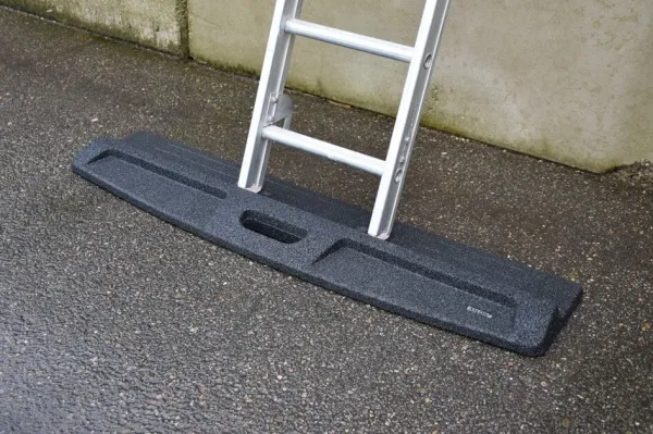 Gumová protišmyková podložka pod rebrík ASLON 130 x 31 cm, čierna