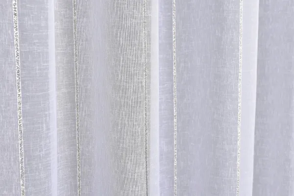 Záclona markíza, pruhy lurex strieborný, biela 320 cm
