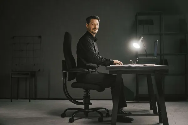 kancelárska stolička SpinaliS NAVIGATOR čierna D904