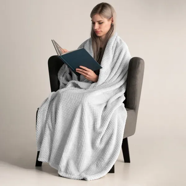 Deka z mikrovlákna DecoKing Toby biela, veľkosť 150x200