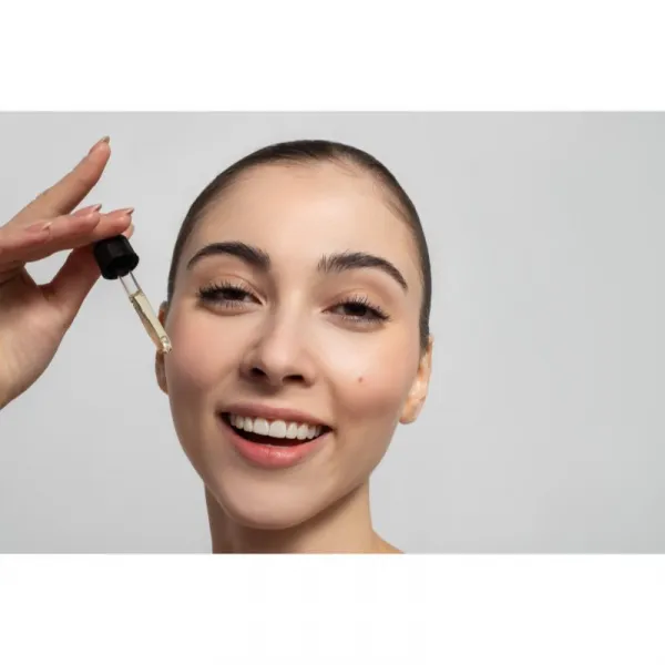 Revuele Vitamin C 15% Serum rozjasňujúce sérum pre zjednotenie farebného tónu pleti 30 ml