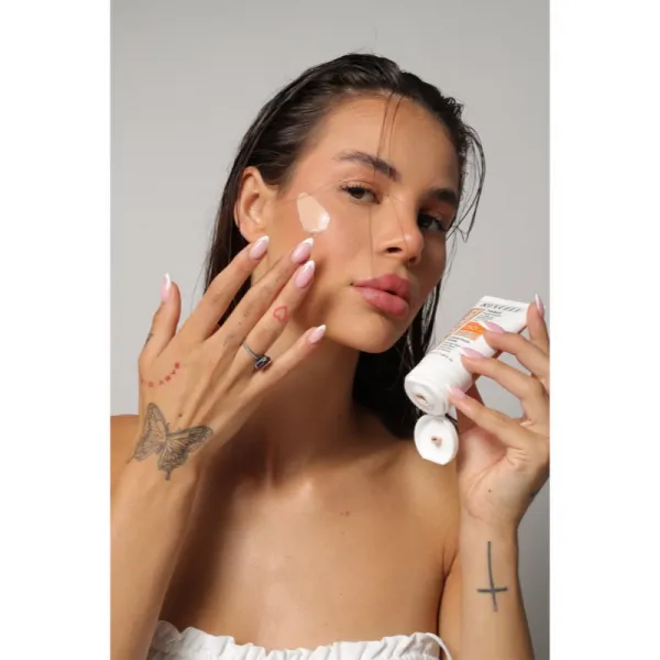 Revuele Sunprotect Tinted Face Cream tónovací ochranný krém SPF 50+ odtieň Light Tint 50 ml