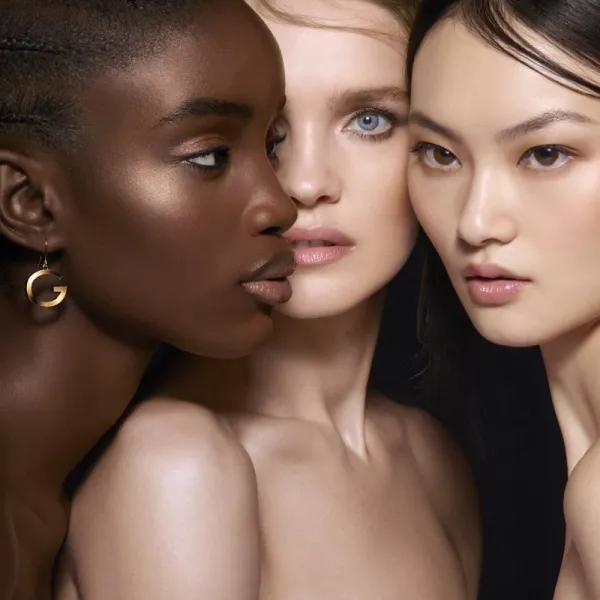 GUERLAIN Parure Gold Precious Light Concealer rozjasňujúci korektor v pere odtieň 1 Light Golden 2 ml