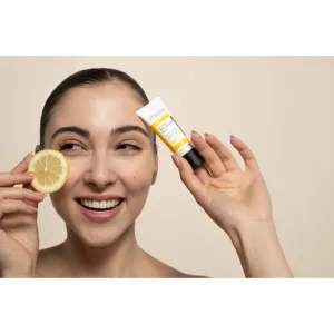 Revuele Vitamin C Eye Contour Fluid rozjasňujúci očný krém proti tmavým kruhom 25 ml