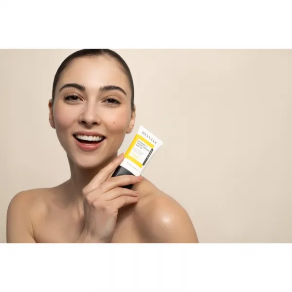Revuele Vitamin C Moisturizer SPF 20 hydratačný a rozjasňujúci pleťový krém SPF 20 50 ml