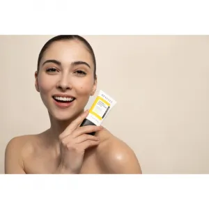 Revuele Vitamin C Moisturizer SPF 20 hydratačný a rozjasňujúci pleťový krém SPF 20 50 ml