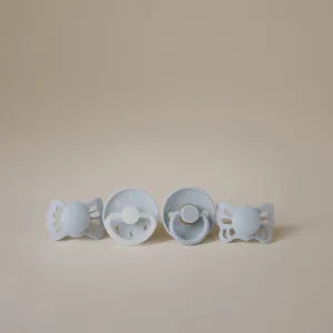 FRIGG Baby's First Pacifier​ Moonlight Sailing cumlík Powder Blue