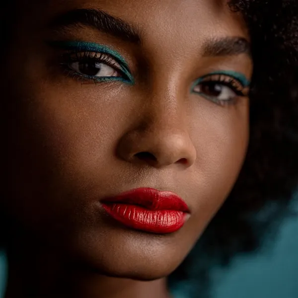Sisley Phyto-Lip Twist Mat tónujúci balzam na pery s matným efektom odtieň 18 Tango  2.5 g