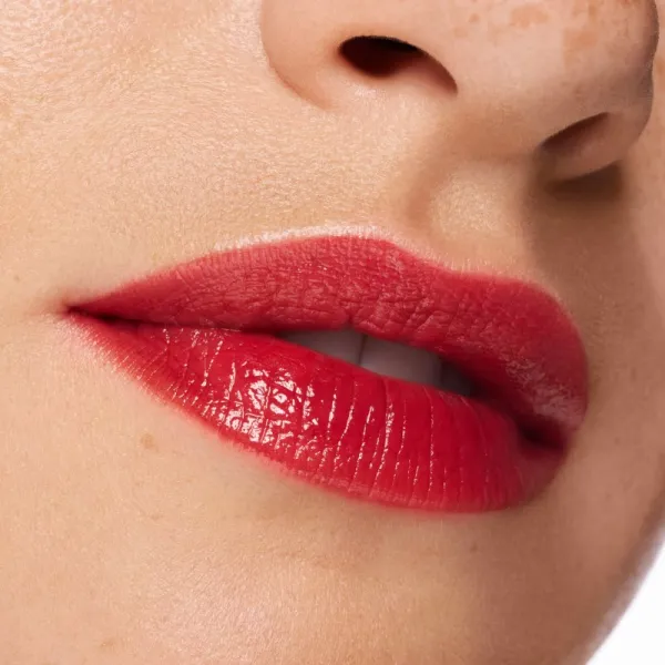 essence Hydra Kiss farba na pery odtieň 04 Classy Red 4 ml