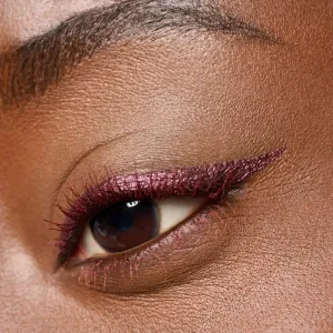 essence COLOUR it! metalická očná linka odtieň 02 Dark Cherry 3 ml