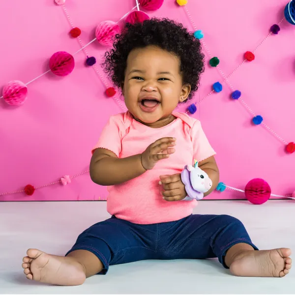 Bright Starts Wrist Pals Toy hrkálka na ruku s hryzadielkom Unicorn & Llama 0 m+ 2 ks