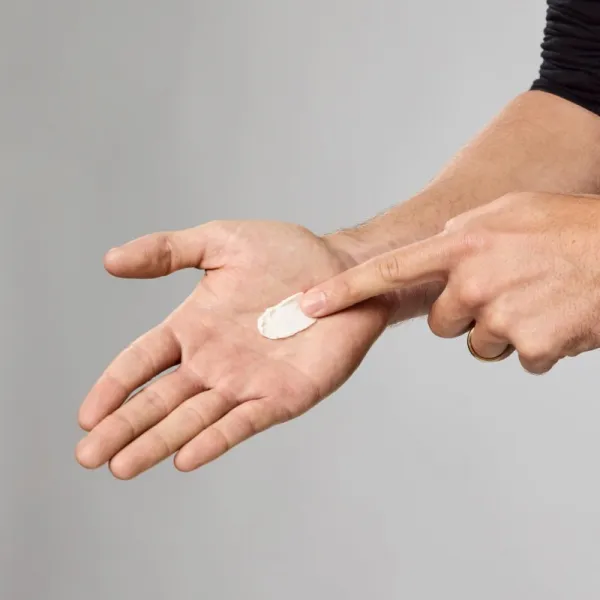 Bumble and bumble Sumotech stylingový krém pre fixáciu a tvar 50 ml