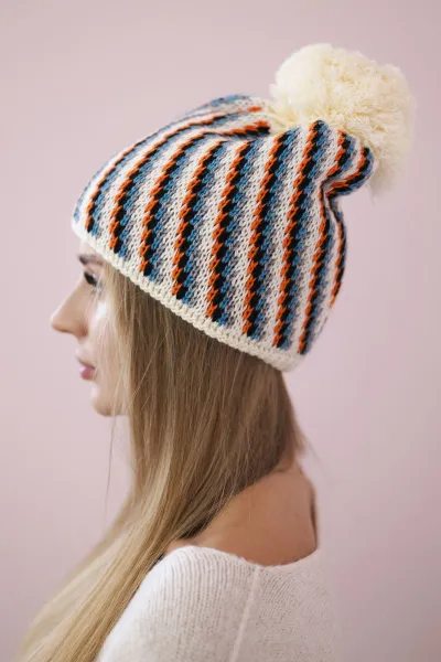 Legínovo Dámska čiapka s brmbolcom Hanna K328 biela + fuksia Farba: Biela, Veľkosť: UNI