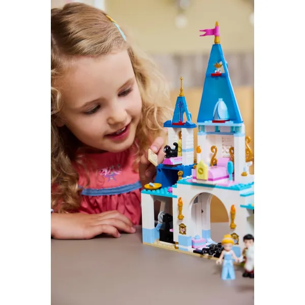LEGO® Disney™ 43275 Popoluškin zámok a kočiar s koňmi