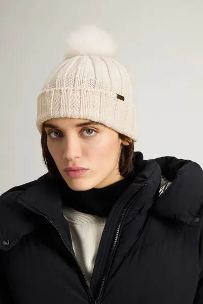 Čapica Woolrich Beanie Cashmere Pom Pom Milky Cream