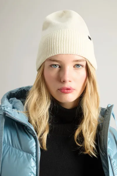 Čapica Woolrich Cashmere Ribbed Beanie Milky Cream
