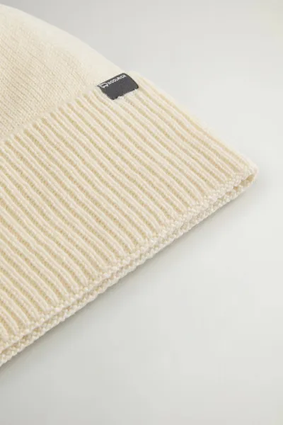 Čapica Woolrich Cashmere Ribbed Beanie Milky Cream