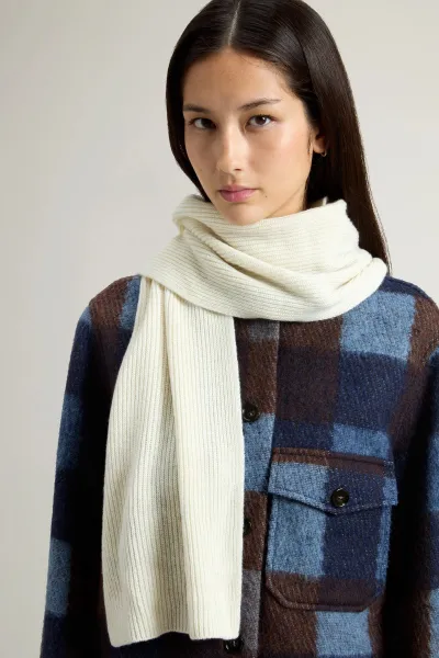 Šál Woolrich Cashmere Ribbed Scarf Milky Cream