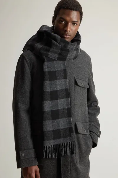 Šál Woolrich Wool Buffalo Check Scarf Charcoal Buffalo